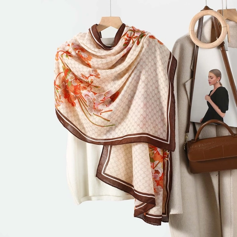 Pañuelo de satén con estampado floral retro francés para mujer con elegantes motivos geométricos. Chal ligero y versátil para diario.
