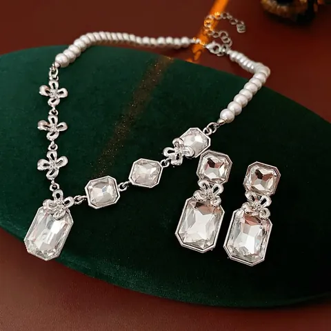 Elegante Collar Y Pendientes Con Diamantes De Imitación Cuadrados Perlas Artificiales Artificiales Y Poste De Plata Para Mujer
