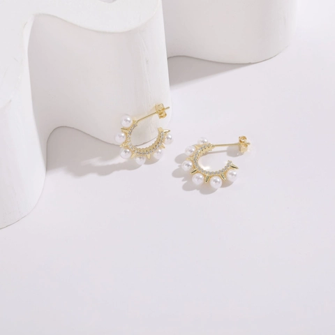 Orecchini A Bottone A Forma Di C Rame Placcato Oro 14K Con Perla de Agua Dulce D'Acqua Dolce E Zircone Stile Punk Per Donna