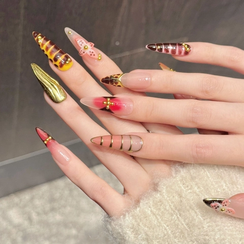 Handgefertigte Stiletto-Kunstnägel Zum Aufdrücken Leopardenmuster 3D Rosa Schmetterling Goldstruktur Farbverlauf Luxus Wiederverwendbar Für Frauen