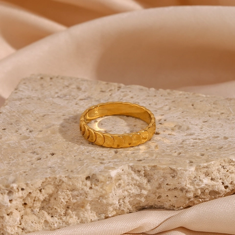 Fischschuppen Textur Ring 18K Gold Plattiert Edelstahl Einfacher Luxus Geometrischer Schmuck Für Frauen