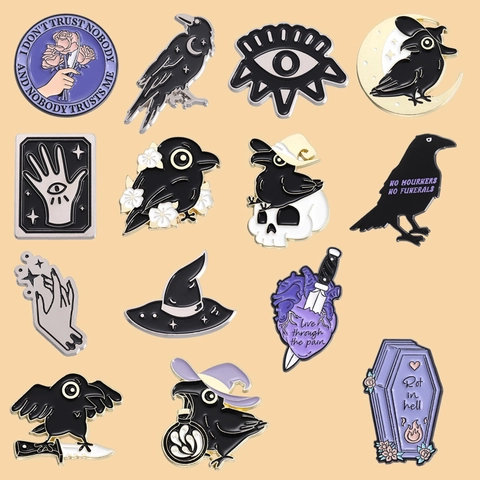 Spille In Smalto Gotico Lega Di Zinco Mistero Oscuro Corvo Cappello Da Strega Teschio Bara Punk Gioielli Accessori Distintivi