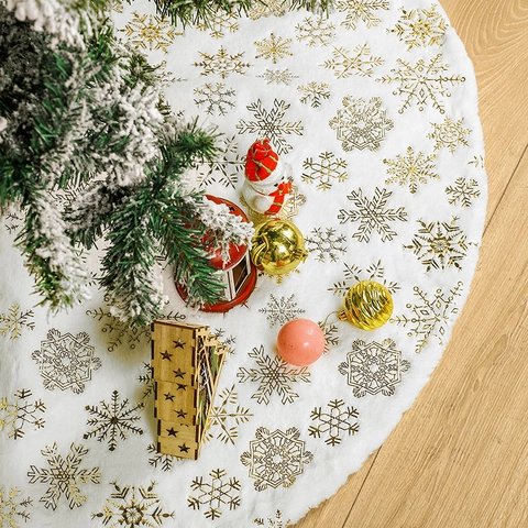 White Plush Christmas Tree Skirt With Gold Hot Stamping Snowflake Pattern Holiday Party Home Decor
