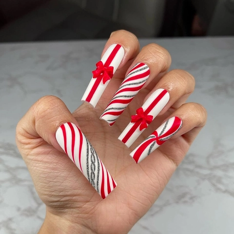 Unghie Finte Lunghe Coffin Natale Strisce Candy Cane Rosso Bianco Glitter Argento Fiocchi 3D Stile Festivo Per Donne