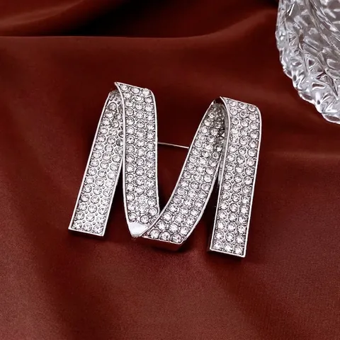 Broche Luxe Lettre M Pour Femmes Alliage Strass Épinglette Cristal Brillant Pour Costumes Bijoux Mode Accessoire