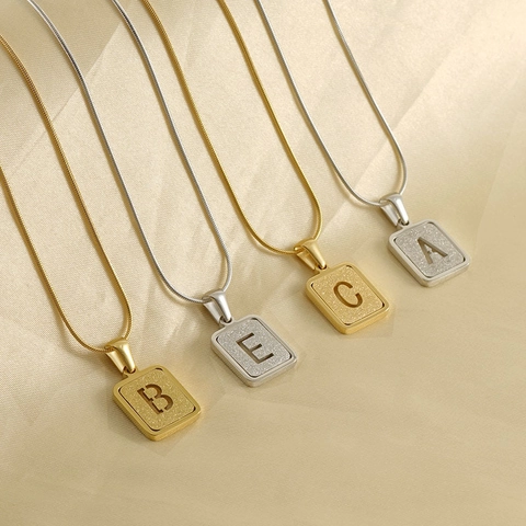 Initiële Letter Hanger Ketting Roestvrij Staal 18K Verguld Slangenketting Mat Gematteerde Afwerking Mode Sieraden Dames