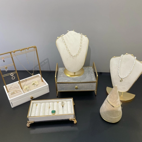 Elegant Jewelry Display Stand Necklace Bust Velvet Ring Tray Organizer Gold Metal Rack Minimalist Luxury Desktop Storage