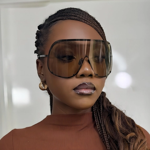 Shield Sonnenbrille Oversize One Piece Eyewear UV400 PC Gläser Metallrahmen Nietendekor Damen Futuristischer Y2K Stil