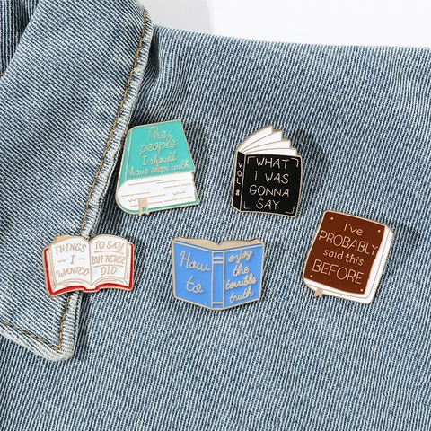 Emaille Pin Buchform Legierung Brosche Cartoon Zitat Abzeichen Dekoration Für Kleidung Taschen Rucksäcke Student Geschenk Unisex Zubehör