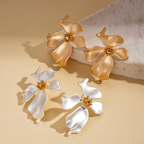 Blumen Ohrstecker Matte Kupfer Florales Design Retro Metall Ästhetik Schmuck Für Damen Mit Silver Earring Post