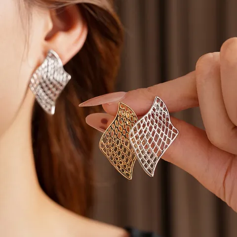 Rhombus Gaas Holle Oorbellen Legering Met Zilveren Oorsteker Vintage Geometrische Minimalistische Stijl Vrouwen