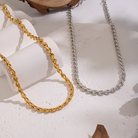 Collier À Maillons Torsadés Plaqué Or 18K Acier Inoxidable 304 Étanche Hypoallergénique Chaîne Corde Pour Femmes