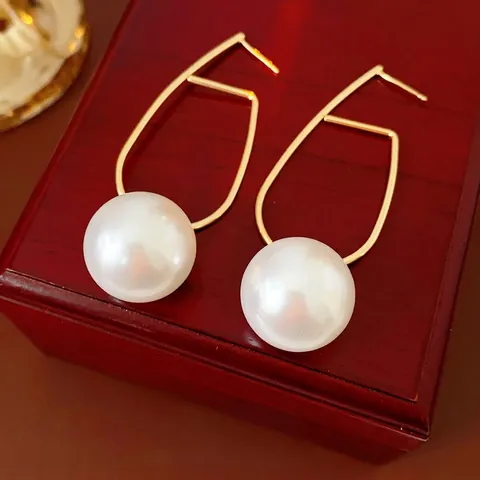 Orecchini Pendenti Con Künstliche Perle Geometriche Imitazione Perla Artificial Bianca Rotonda Rame Dorato Con Perno In Argento Chic Donna