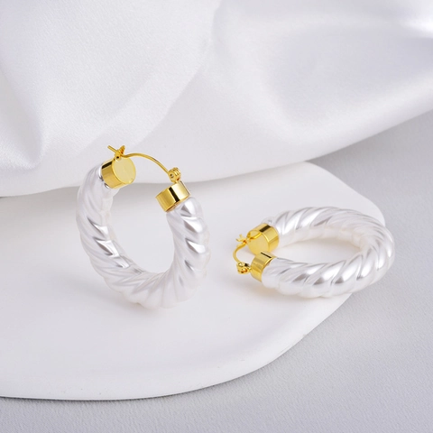 Orecchini A Cerchio Intrecciati Retrò Francese Bianco Perla Artificial Forma C Rame Placcato Oro Resina Gioielli Minimalisti Donna