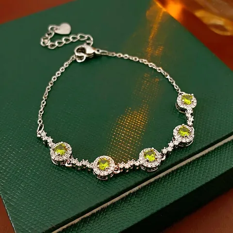 Eleganter Grüner Zirkon Armband Damen Kupfer Silberton Luxus Vintage Halo Nische Schmuck Verstellbar Herzanhänger