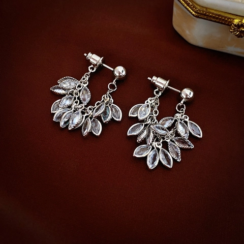 Elegant Leaf Tassel Drop Earrings Copper Zircon With 925 Sterling Silver Earring Post For Women Niche Fashion Jewelry