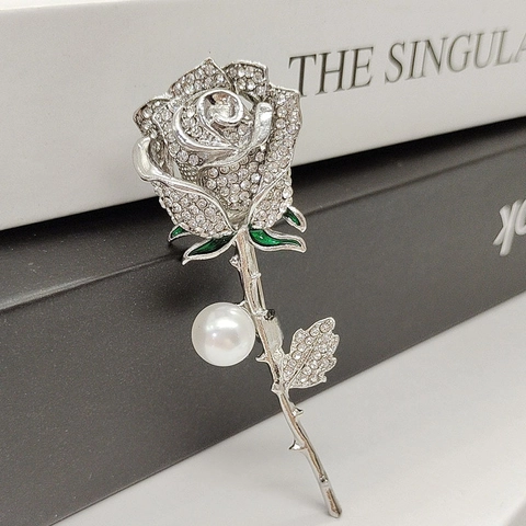 Elegante Spilla a Rosa in Lega Con Strass E Decorazione in Perla Artificiale per Accessorio da Donna Moda Gioielli Placcati