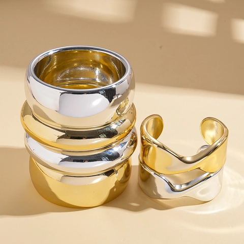 Geometrischer Verdrehter Runder Klobiger Armreif Für Frauen Minimalistischer Glänzender Harzschmuck Poliertes Metallic