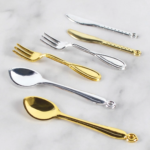Ensemble De Vaisselle De Cuisine Miniature Accessoires De Maison De Poupée Finition Métallique Petites Cuillères Fourchettes Couteaux Poêles Jouets