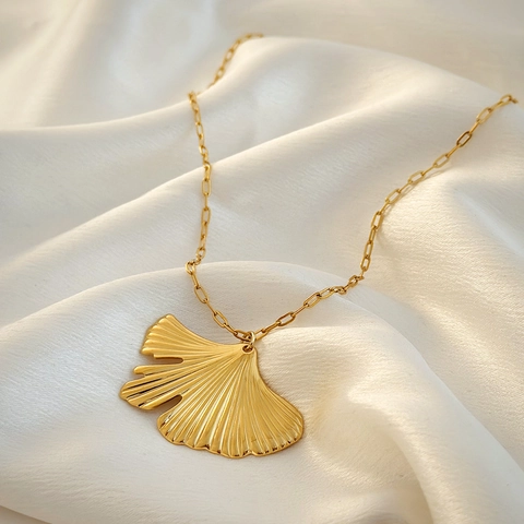 Vintage Stainless Steel 18K Gold Plated Ginkgo Leaf Pendant Necklace And Earrings Jewelry Set Elegant Botanical Accessories