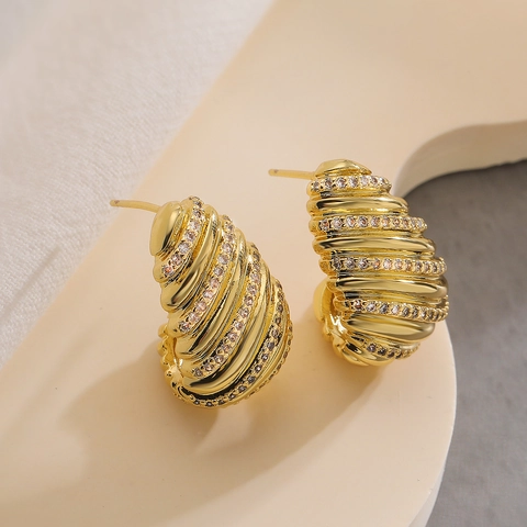 Elegant Geometric Spiral Copper Stud Earrings For Women High End Gold Plated Rhinestone Shell Shape Versatile Fashion Jewelry