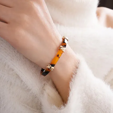 Vintage Tortoiseshell Resin Bangle Bracelet With Gold X Shaped Alloy Accents Retro Fashion Jewelry For Women