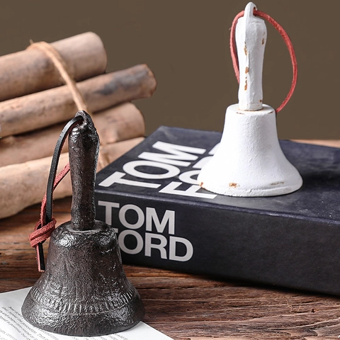 Vintage Cast Iron Hand Bell Rustic Distressed Metal Service Bell With Leather Lanyard Home Decor Cafe Bar Bell