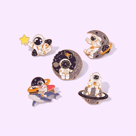 Creative Astronaut Enamel Brooch Alloy Metal Badge Space Theme Moon Star Whale Planet Pin For Bags Clothes Jewelry Gift
