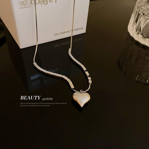 Collier Pendentif Cœur Papillon Minimaliste Pour Femmes Alliage Métal Chaîne Clavicule Style Vintage Accessoire Mode
