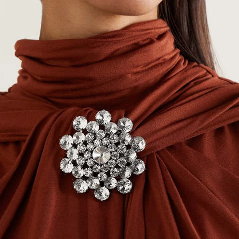 Elegant Rhinestone Flower Brooch Pin For Women Sparkling Alloy Crystal Floral Corsage For Suit Sweater Shirt Jewelry Gift