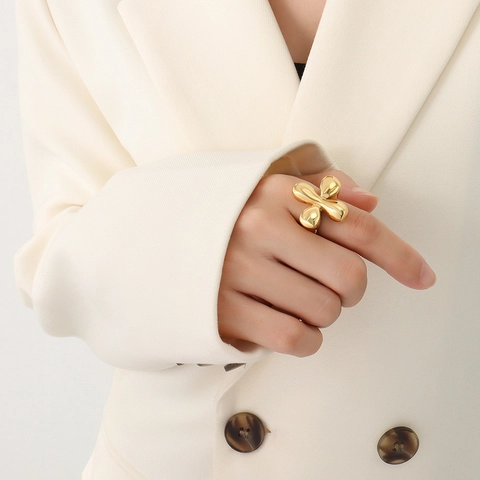 Retro French Style Ring 18K Gold Plated Stainless Steel 3D Clover Flower Design High Polish Fashion Jewelry For Women