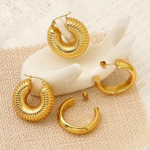 18K Vergoldete 304 Edelstahl Creolen Für Damen Retro Croissant C-Form Hohl Hypoallergen Wasserdicht
