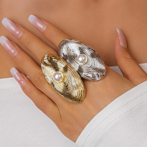 Exaggerated Oval Alloy Ring With Imitation Artificial Pearl Spiral Ripple Texture Geometric French Vintage Artistic Accessory For Women