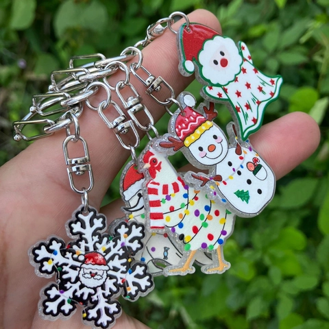 Portachiavi in Acrilico con Cartoni Animati di Natale Babbo Natale Pupazzo di Neve Fantasma Pollo Fiocco di Neve Ciondolo per Borsa Regalo di Festa