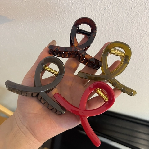 Elegant Hair Claw Clip PC Plastic Twisted Loop Shark Clip Retro French Style Strong Hold Accessories For Women Girls