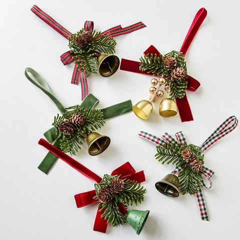 Campanelle Natalizie Da Appendere Con Pigne Fiocco Di Velluto Nastro Scozzese Aghi Di Pino Per Decorazioni Albero Di Natale