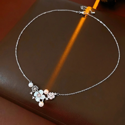 Flower Pendant Necklace With Imitation Artificial Pearls Zircon And Mother Of Artificial Pearl Accents Elegant Silver Color Clavicle Chain