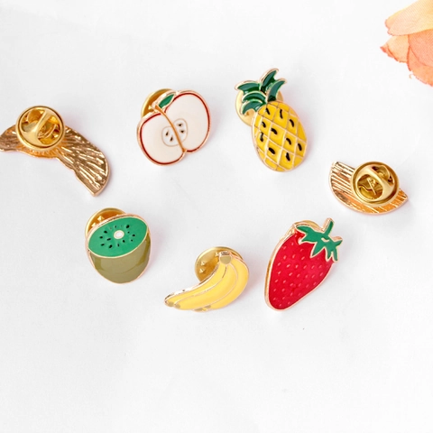Creative Fruit Enamel Pin Alloy Strawberry Watermelon Pineapple Banana Apple Kiwi Orange Brooch For Clothes Lapel Badge Accessories