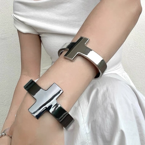 Bracciale Rigido Croce Aperto Lega Zinco Lucidato Minimalista Stile Industriale Gioielli Moda