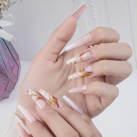 Lange Coffin Vorm Press On Nails Marmerpatroon Nude Roze Goud Glitter Lijnen Kunstnagels Voor Vrouwen Manicure
