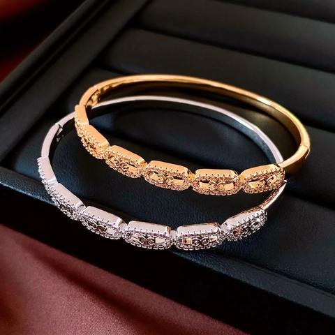 Oval Bangle Bracelet Copper 18K Gold Plated Sparkling Cubic Zirconia Luxury Hollow Link Design Elegant Jewelry For Women