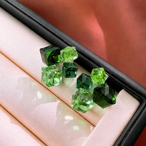 Pendientes De Botón De Racimo De Cristal Verde Esmeralda Geométricos Aleación Con Poste De Plata Para Mujer Estilo De Nicho