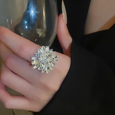 Anello Statement A Grappolo Di Fiori Lega Con Strass Navette E Tondi Gioielli Esagerati Lucidi Per Donna