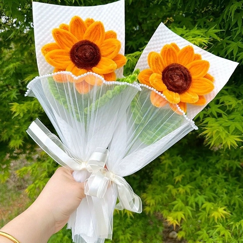 Handgefertigter Sonnenblumenstrauß Aus Chenille Mit Netzverpackung Und Schleife Für Abschluss Und Heimdekoration
