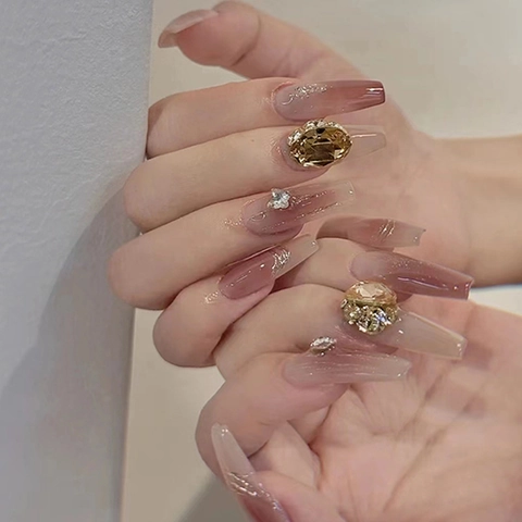 Uñas Postizas Largas Forma Ataúd Degradado Marrón Diseño Smudge Con Mariposa 3D Y Diamantes De Imitación Reutilizables