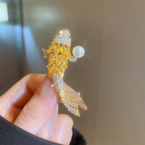 Elegante Spilla Pesce Koi Rame Zircone Perla Artificial Imitazione Stile Cinese Pin Animale Fortunato Per Donna Accessorio Maglione