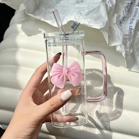 Cups with Lids and Straws