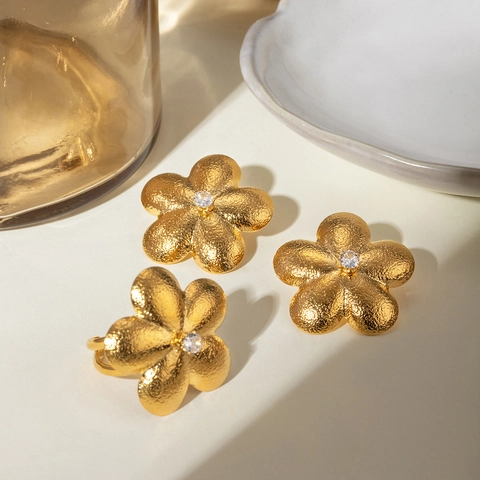 Pendientes Flores Chapados Oro 18K Acero Inoxidable Textura Cepillada Strass Joyería Moderna Para Mujeres