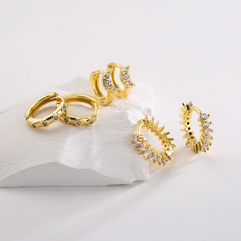 Kupfer 18K Vergoldete Creolen Zirkonia Inset Mond Stachel Nische Design Für Frauen Mit Kupfer Ohrringpfosten
