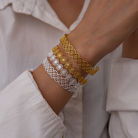 Hol Uitgesneden Bloem Koperen Manchet Armband Voor Vrouwen Minimalistische Geometrische Open Armring
